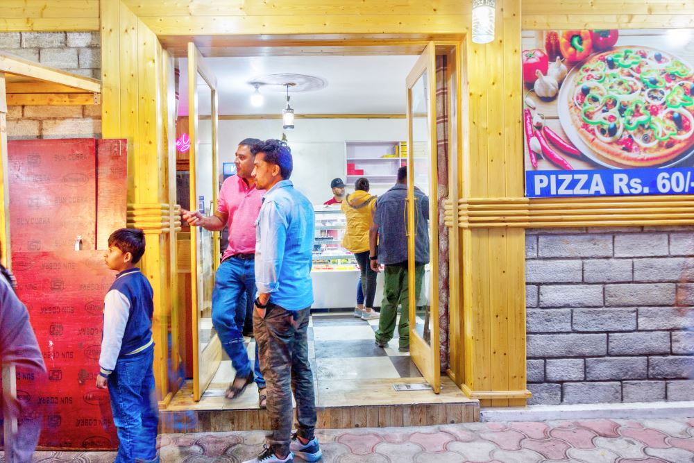 ayushman sweets and bakers manali