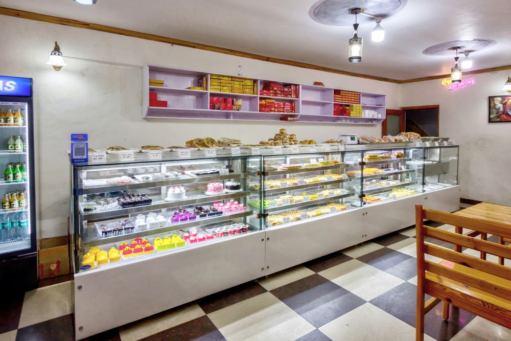 ayushman sweets and bakers manali